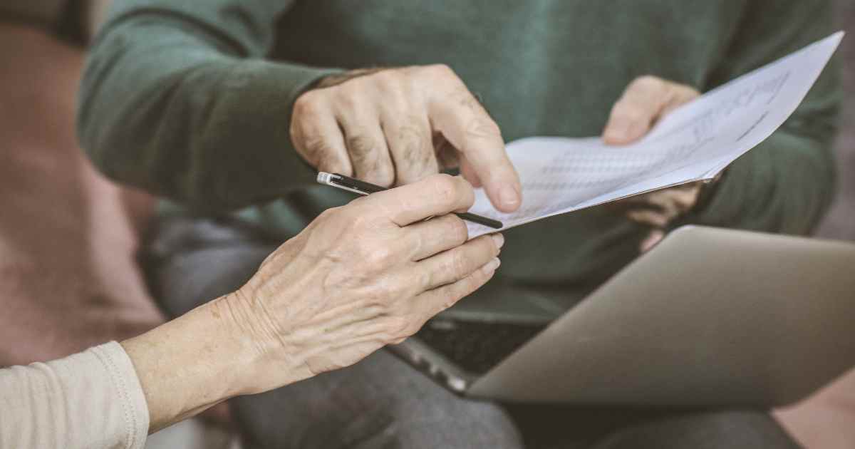 A customer signing her lending documents.